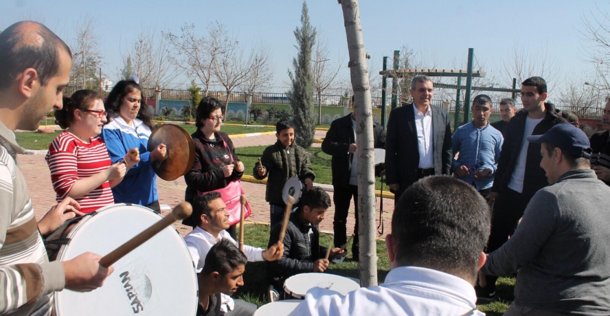 ENGELSİZLERDEN BEYAZGÜL’E “DİK DUR EĞİLME” MARŞI